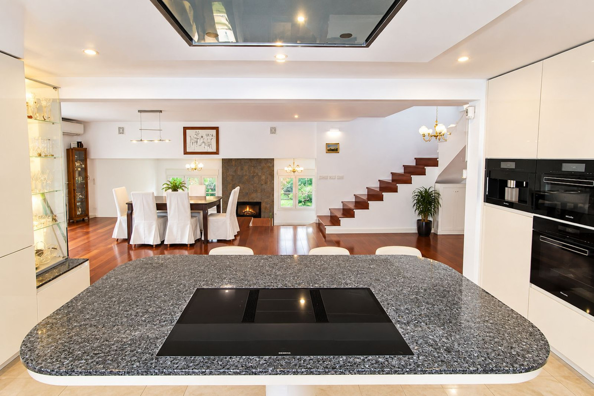Villa for sale in El Rosario, Málaga, Spain