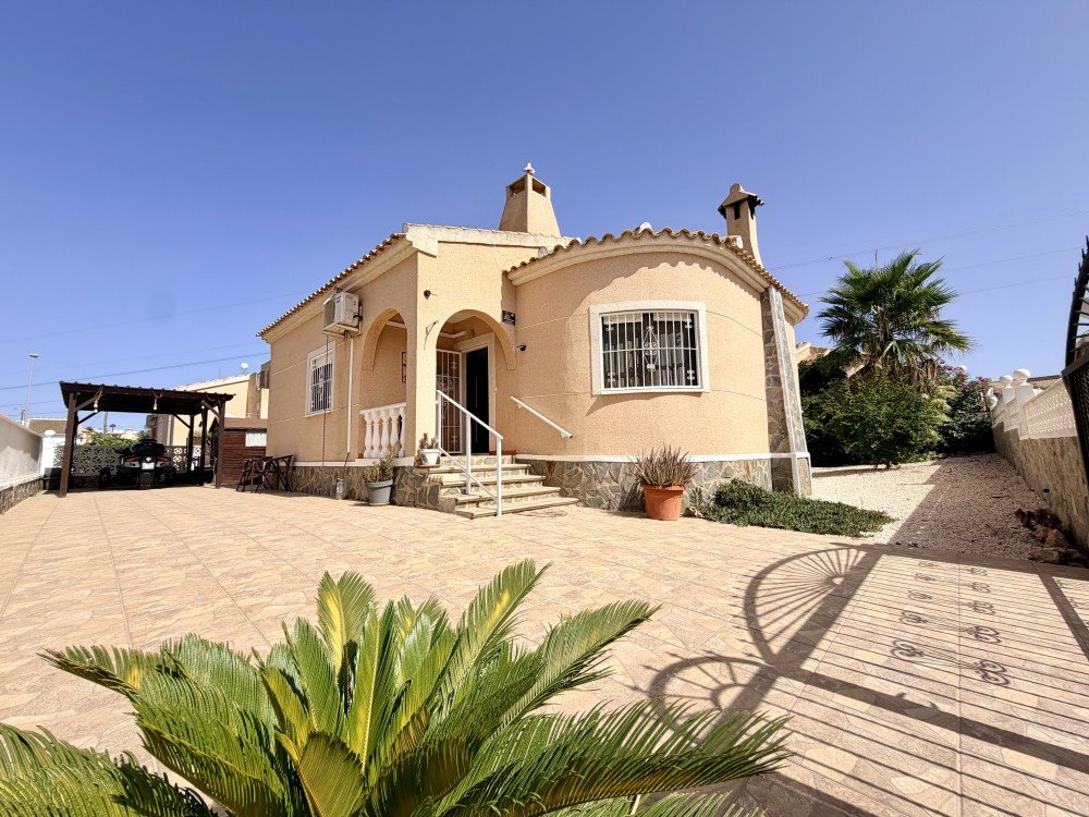 Villa for sale in Benijofar, Alicante, Spain