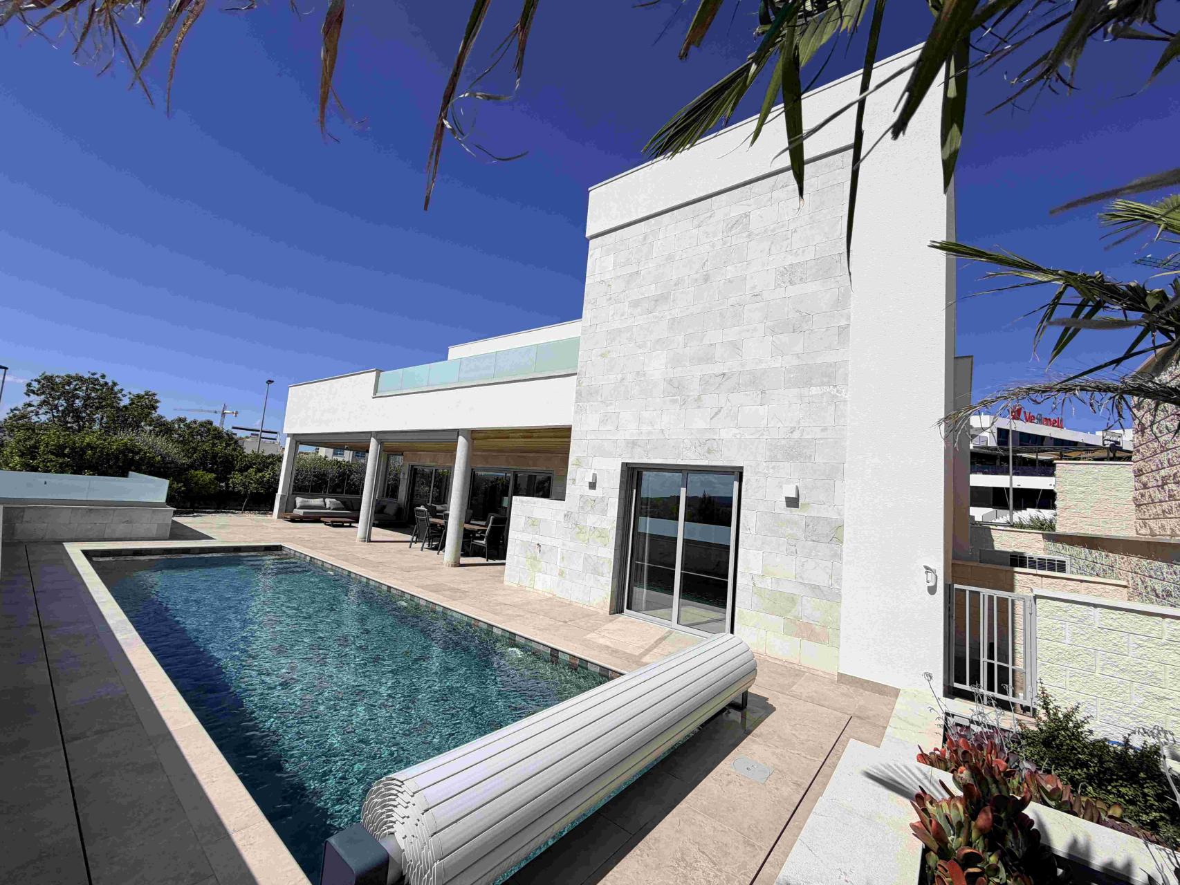 Villa for sale in Benijofar, Alicante, Spain