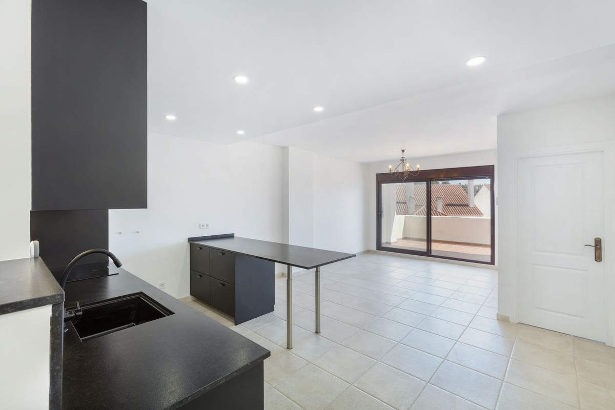Apartment for sale in Nueva Andalucía, Málaga, Spain