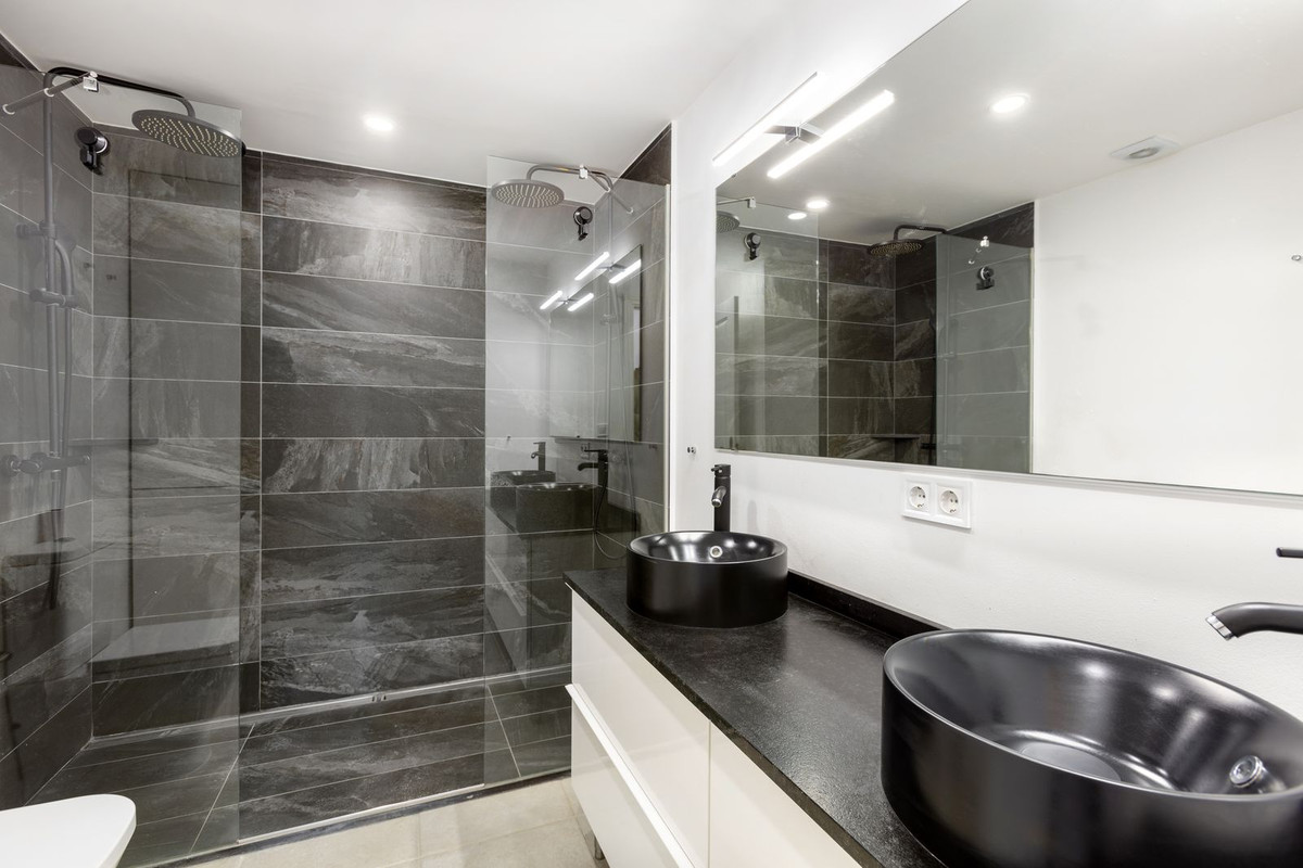 Apartment for sale in Nueva Andalucía, Málaga, Spain
