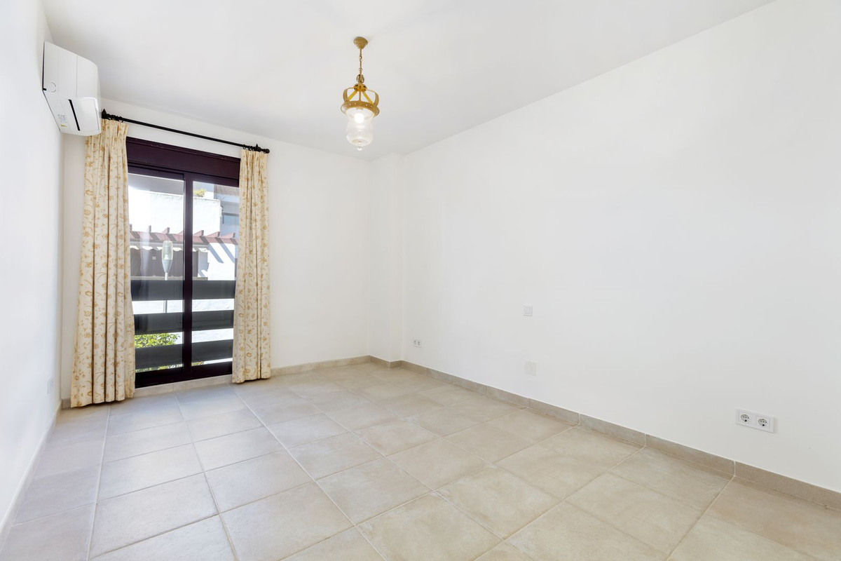 Apartment for sale in Nueva Andalucía, Málaga, Spain