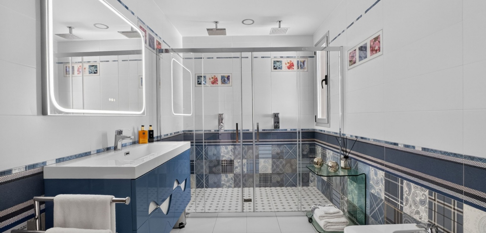 Villa for sale in Pinar De Campoverde, Alicante, Spain