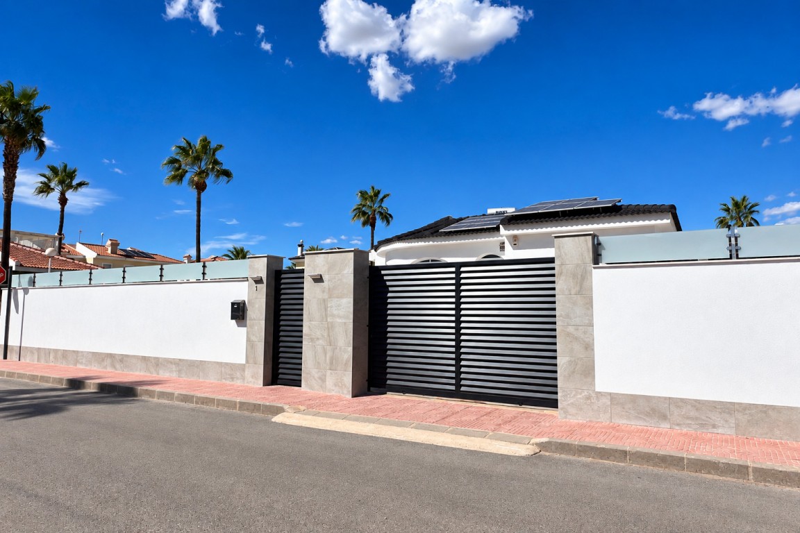 Villa for sale in Ciudad Quesada, Alicante, Spain