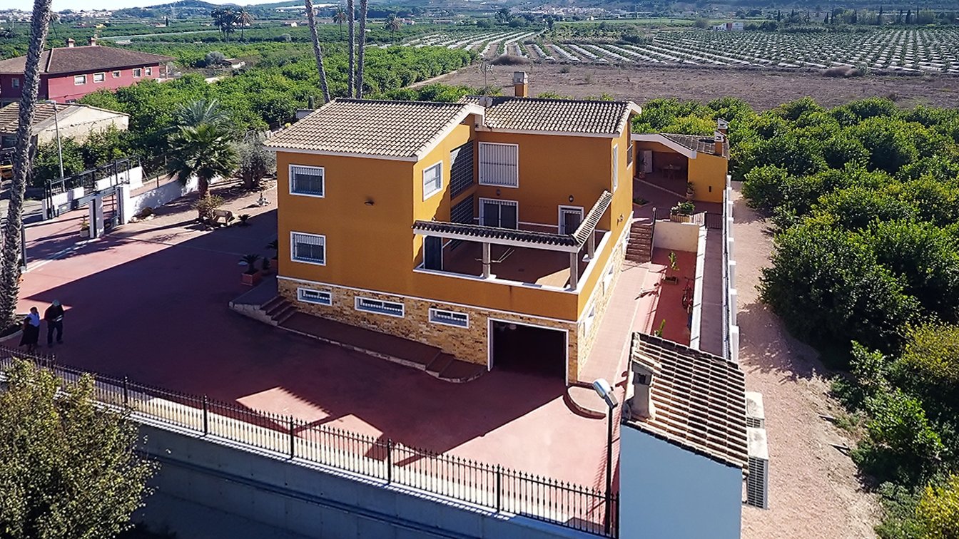 Finca en venta en Orihuela