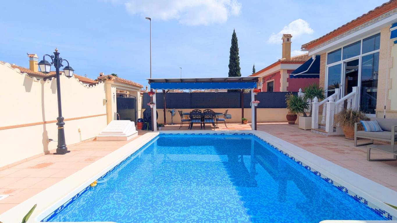 Villa for sale in Bigastro, Alicante, Spain