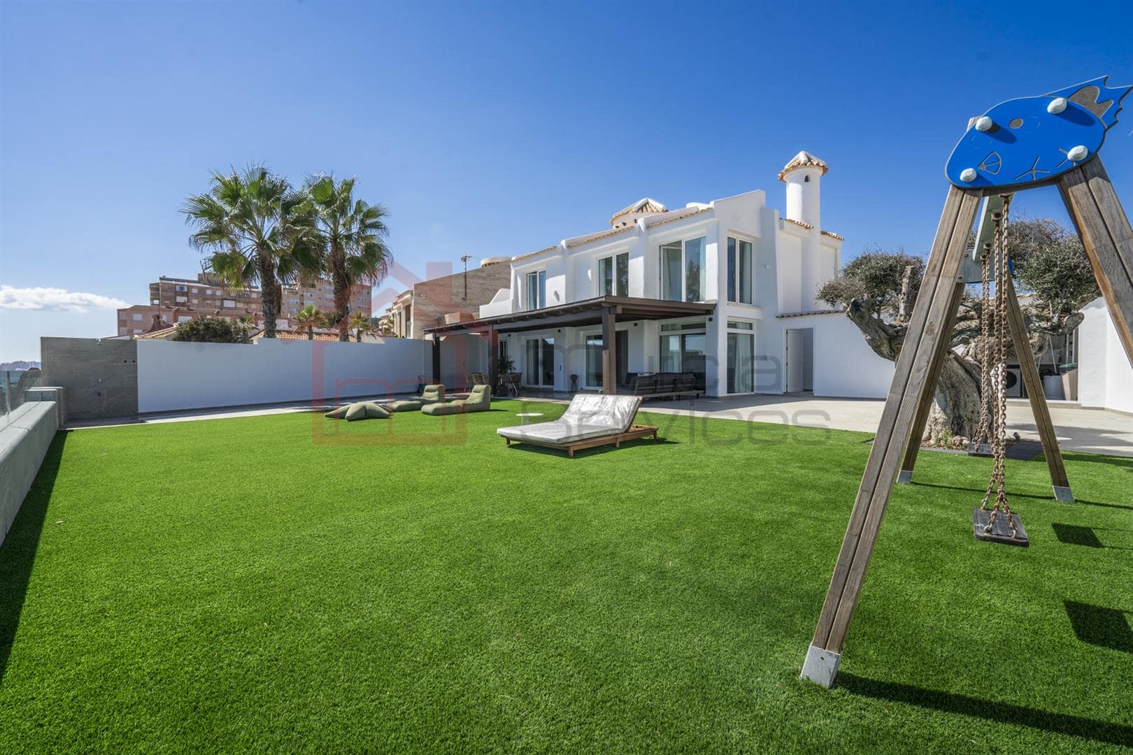 Villa en venta en La Manga Del Mar Menor