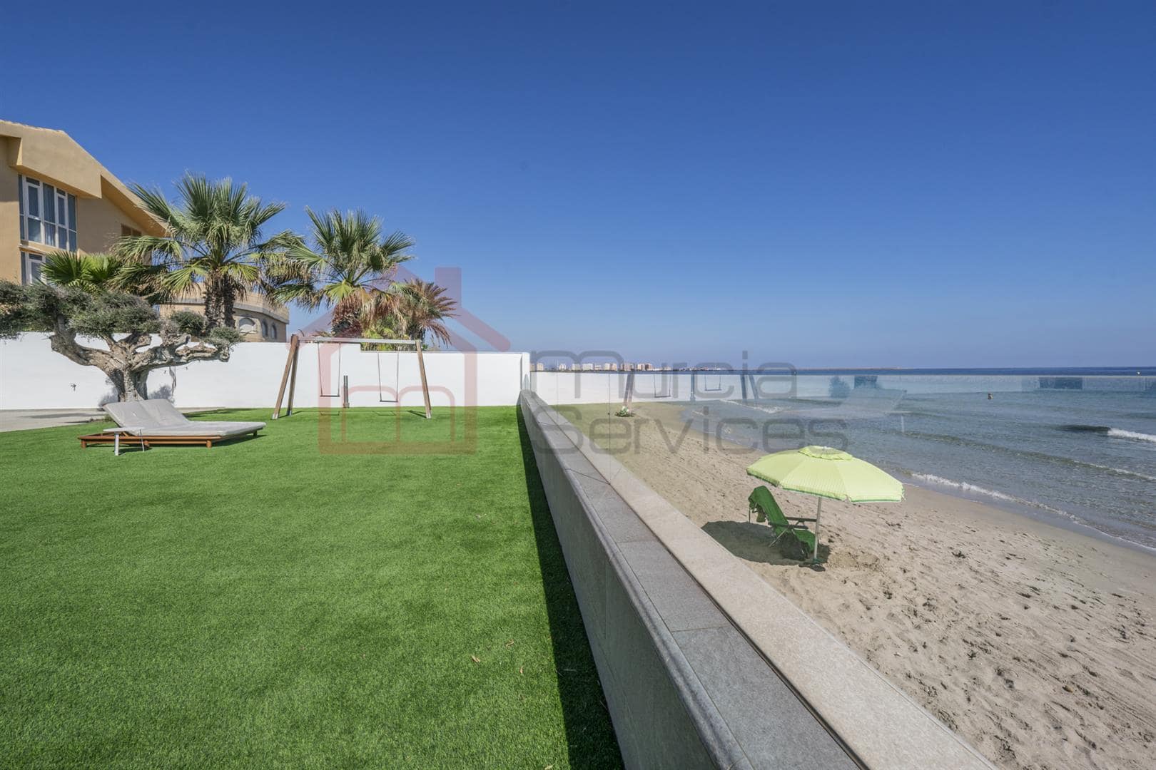 Villa en venta en La Manga Del Mar Menor