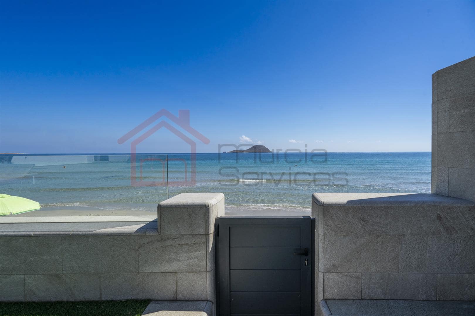 Villa en venta en La Manga Del Mar Menor