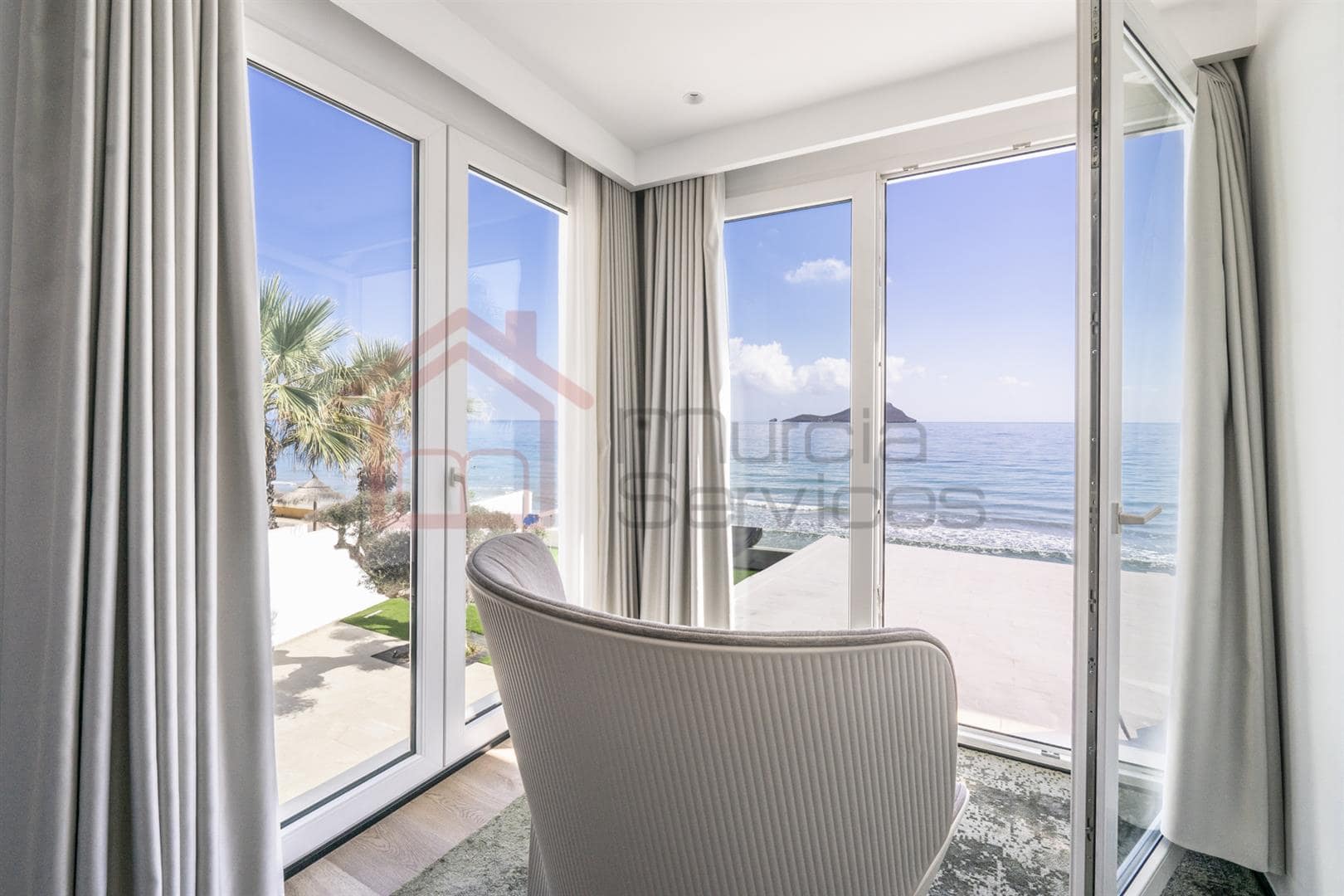 Villa en venta en La Manga Del Mar Menor