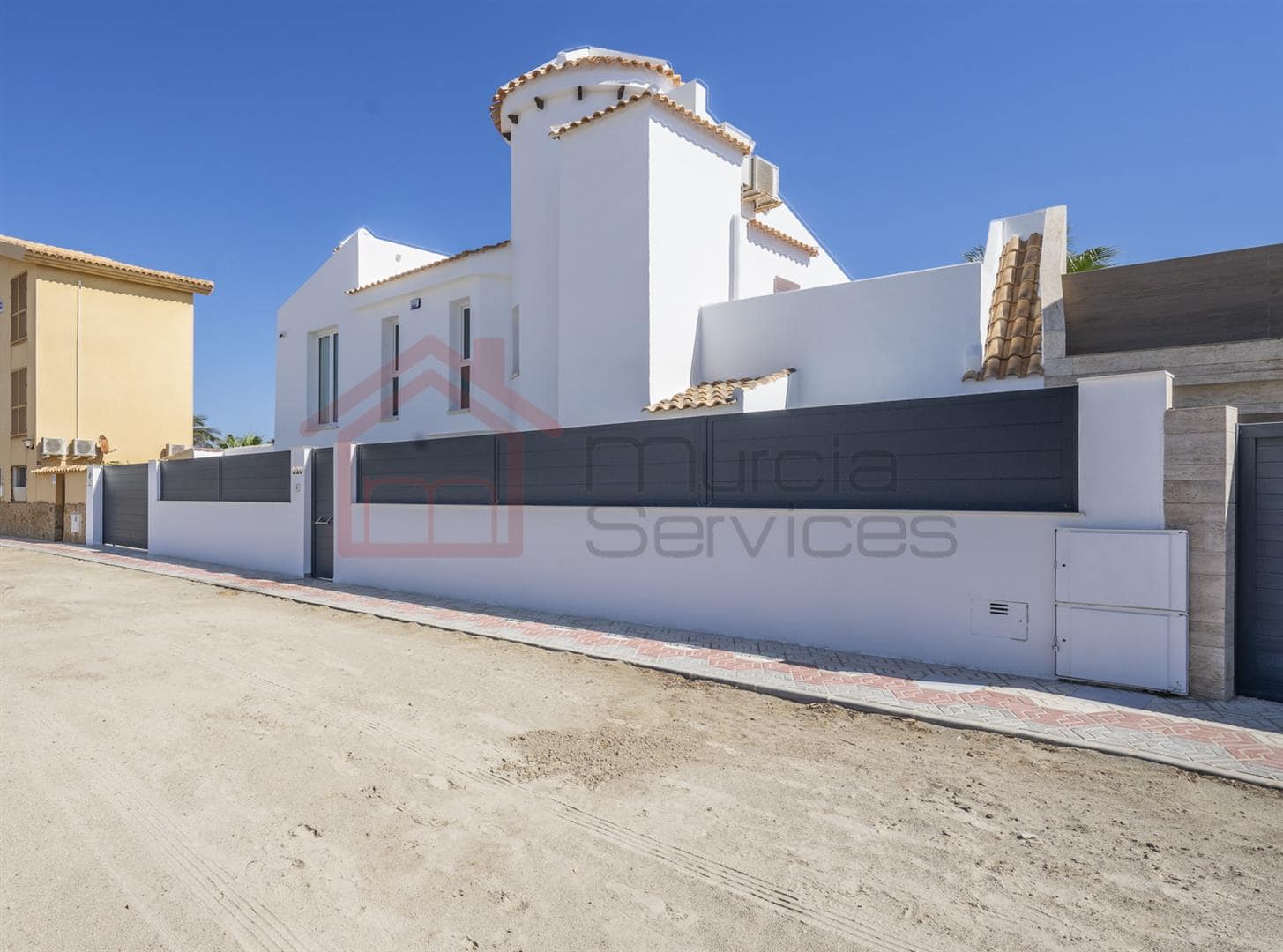 Villa en venta en La Manga Del Mar Menor