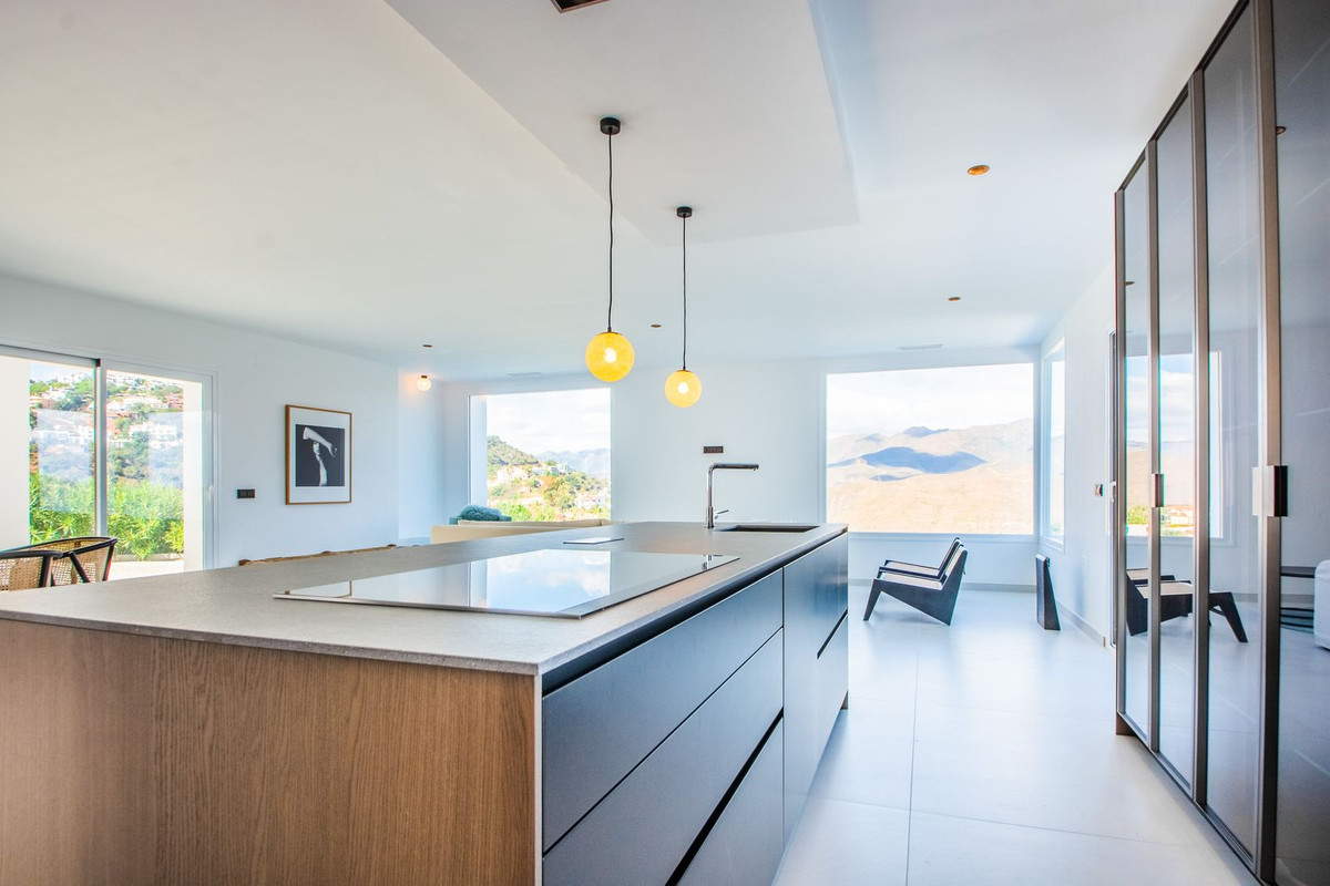 Villa for sale in La Mairena, Málaga, Spain
