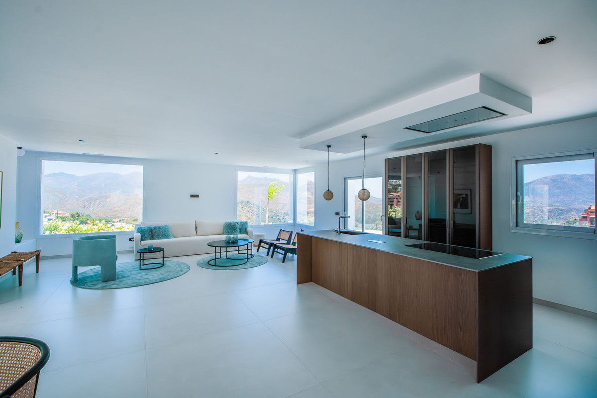 Villa for sale in La Mairena, Málaga, Spain