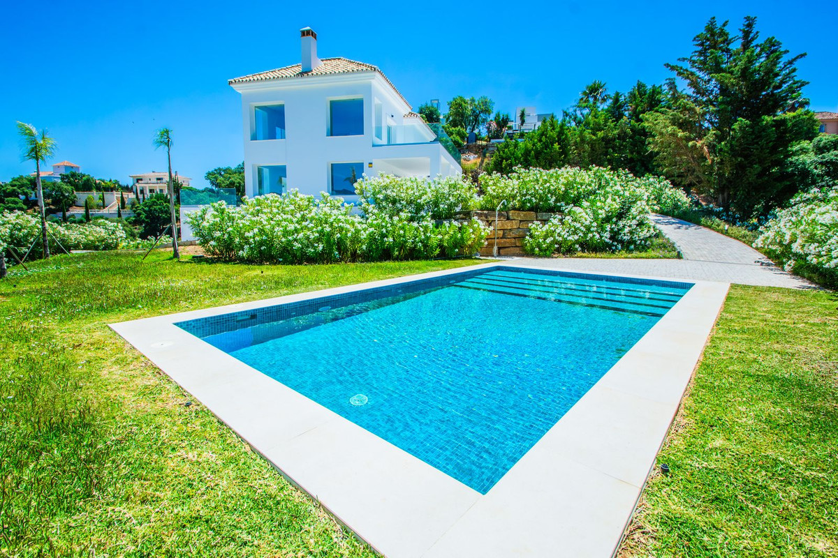 Villa for sale in La Mairena, Málaga, Spain
