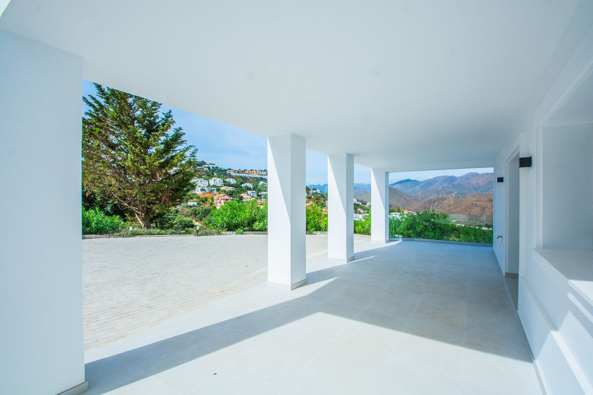 Villa for sale in La Mairena, Málaga, Spain