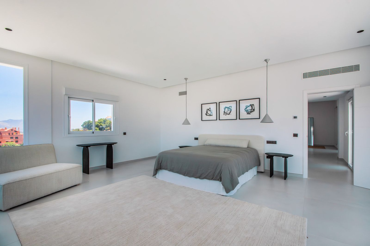 Villa for sale in La Mairena, Málaga, Spain