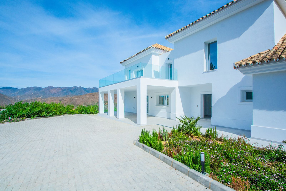 Villa for sale in La Mairena, Málaga, Spain