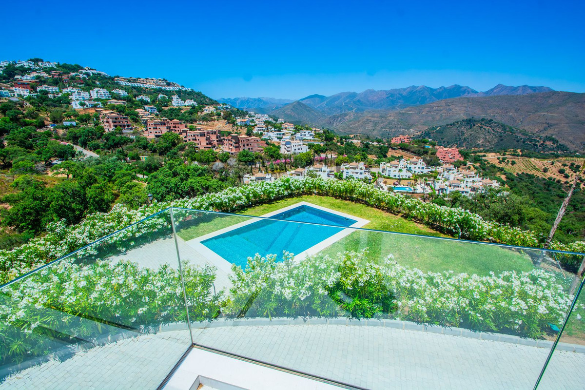 Villa for sale in La Mairena, Málaga, Spain