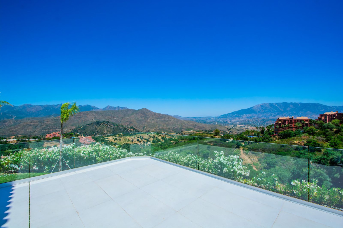 Villa for sale in La Mairena, Málaga, Spain