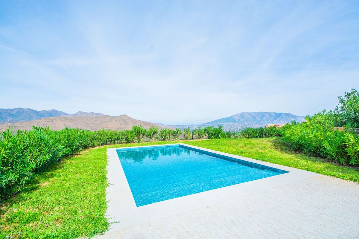 Villa for sale in La Mairena, Málaga, Spain
