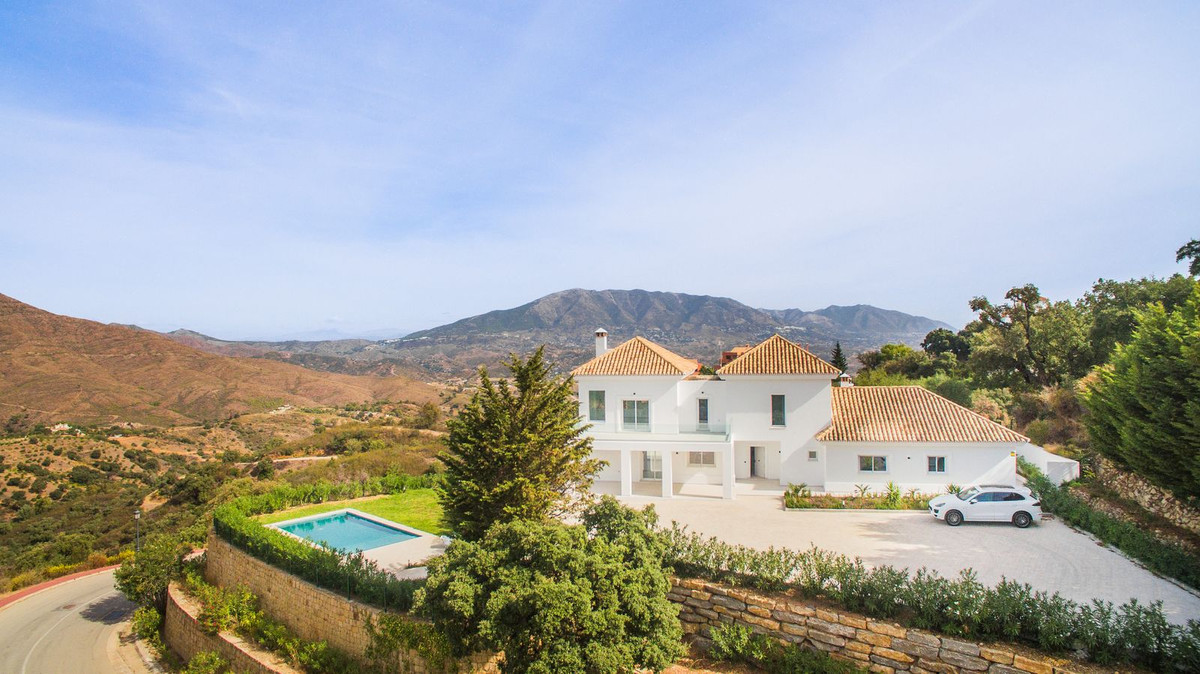 Villa for sale in La Mairena, Málaga, Spain