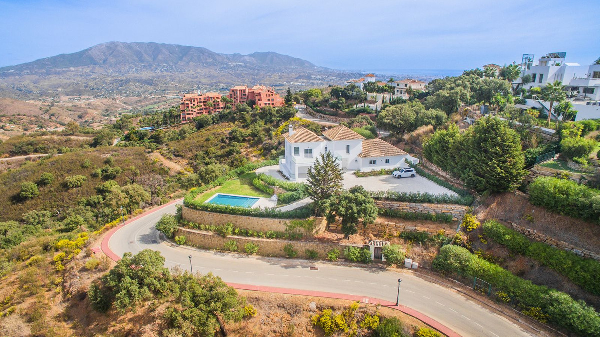 Villa for sale in La Mairena, Málaga, Spain