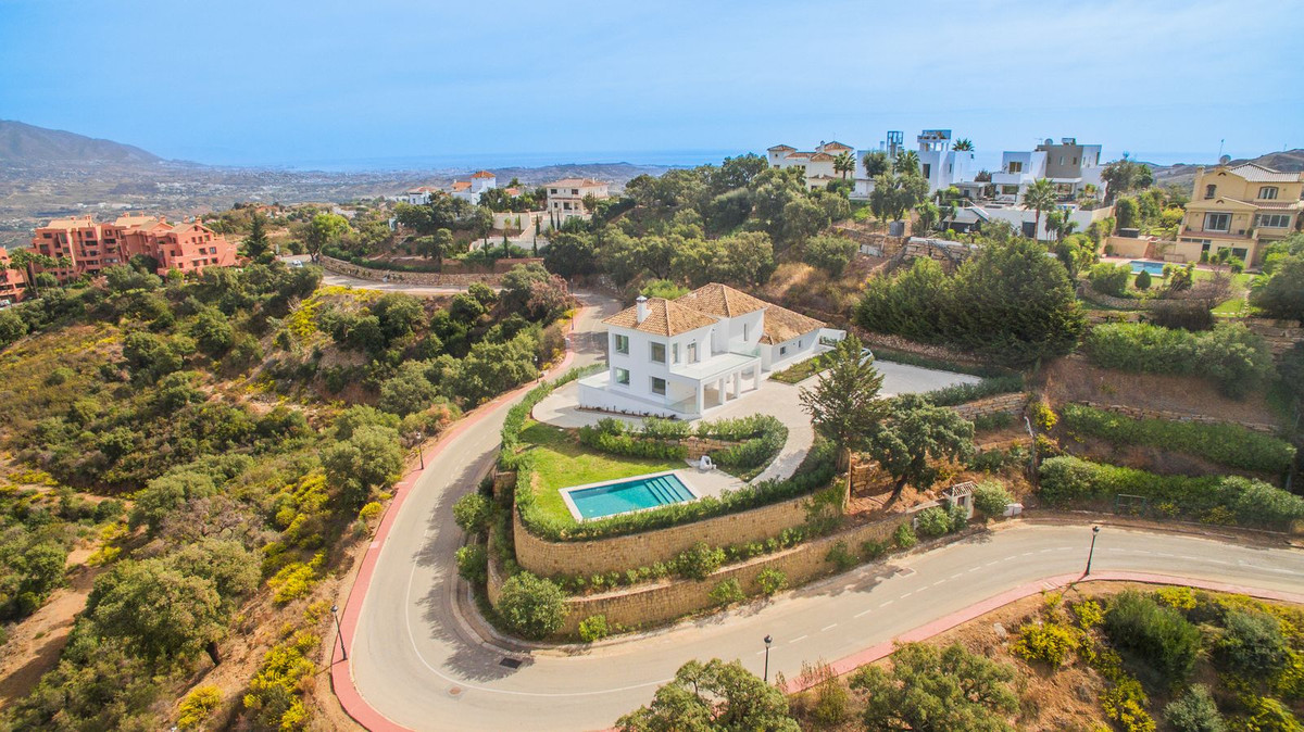 Villa for sale in La Mairena, Málaga, Spain
