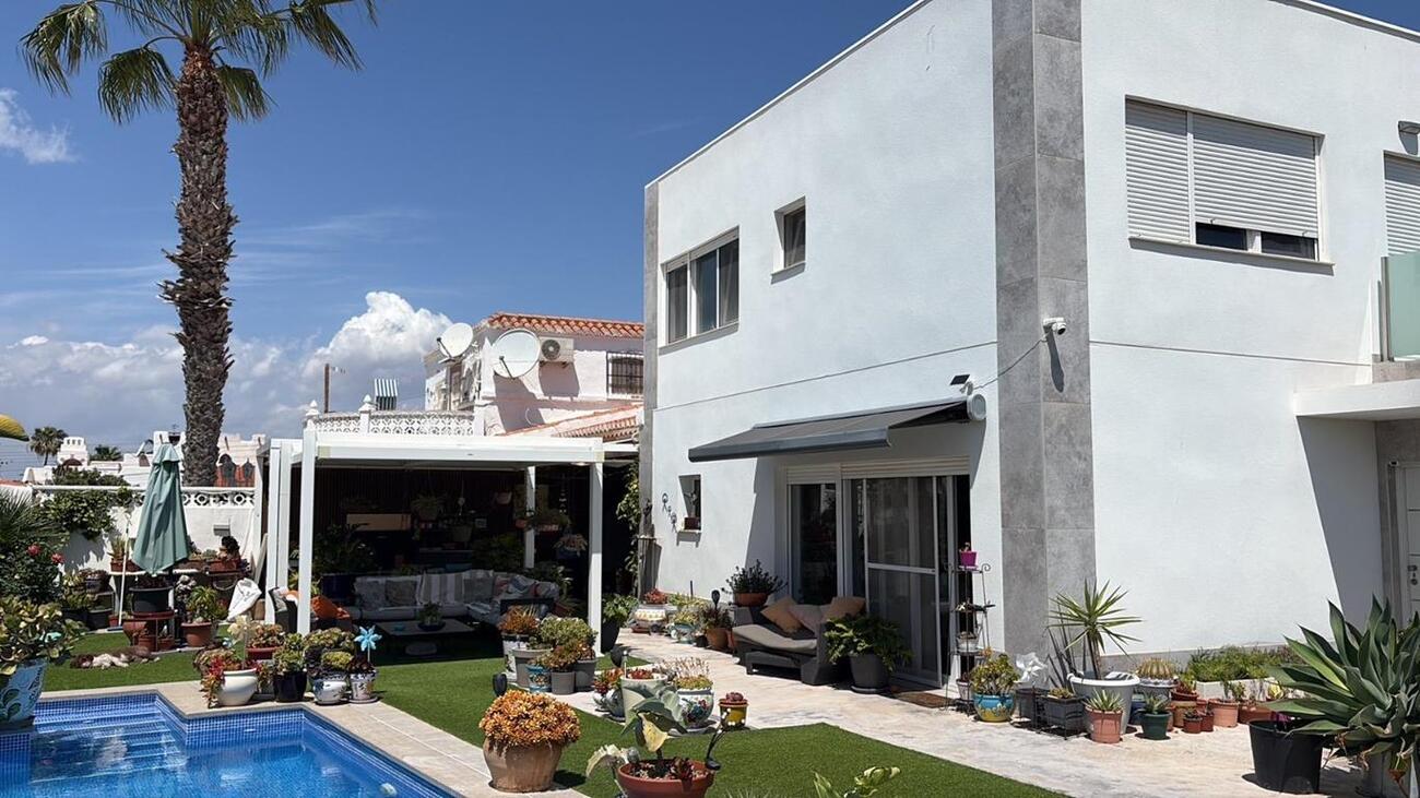 Villa for sale in Torrevieja, Alicante, Spain