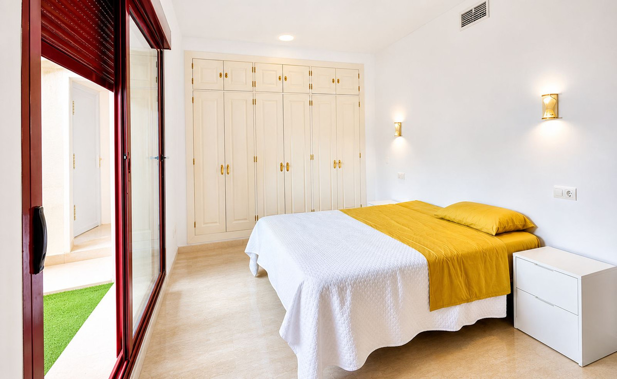 Apartment for sale in La Duquesa, Málaga, Spain