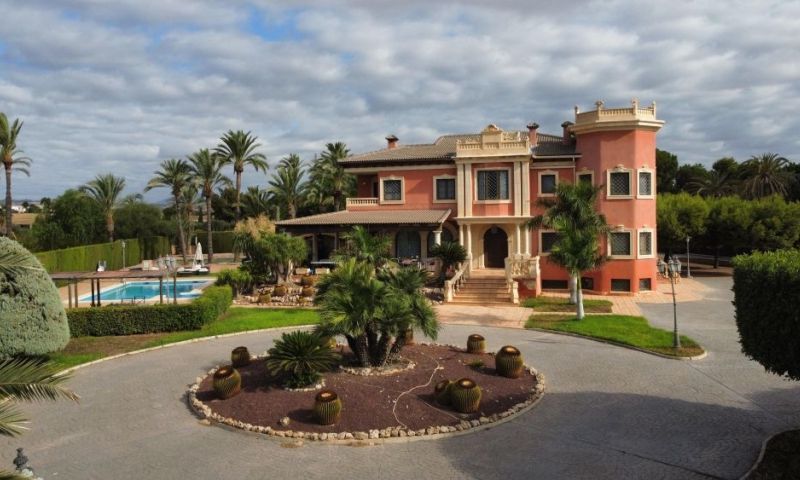 Villa for sale in Elche, Alicante, Spain