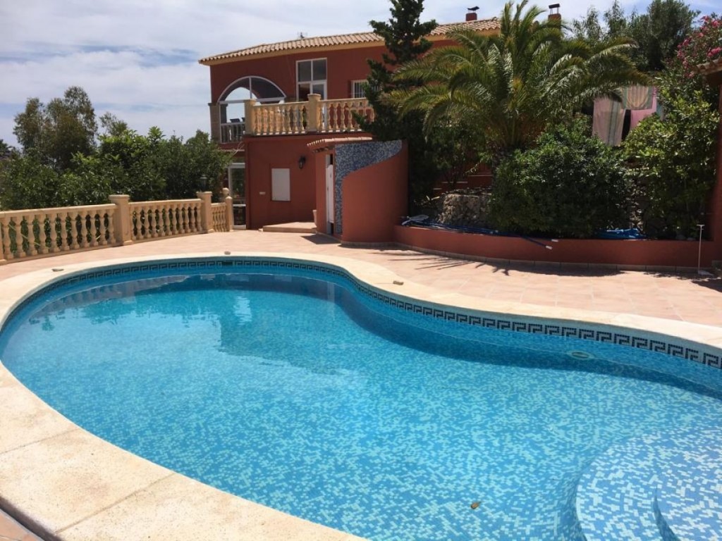 Villa en venta en Alfas Del Pi