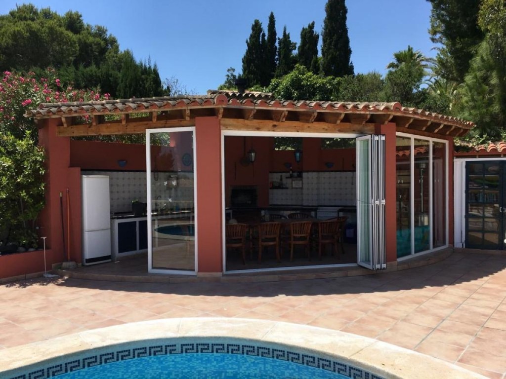 Villa en venta en Alfas Del Pi