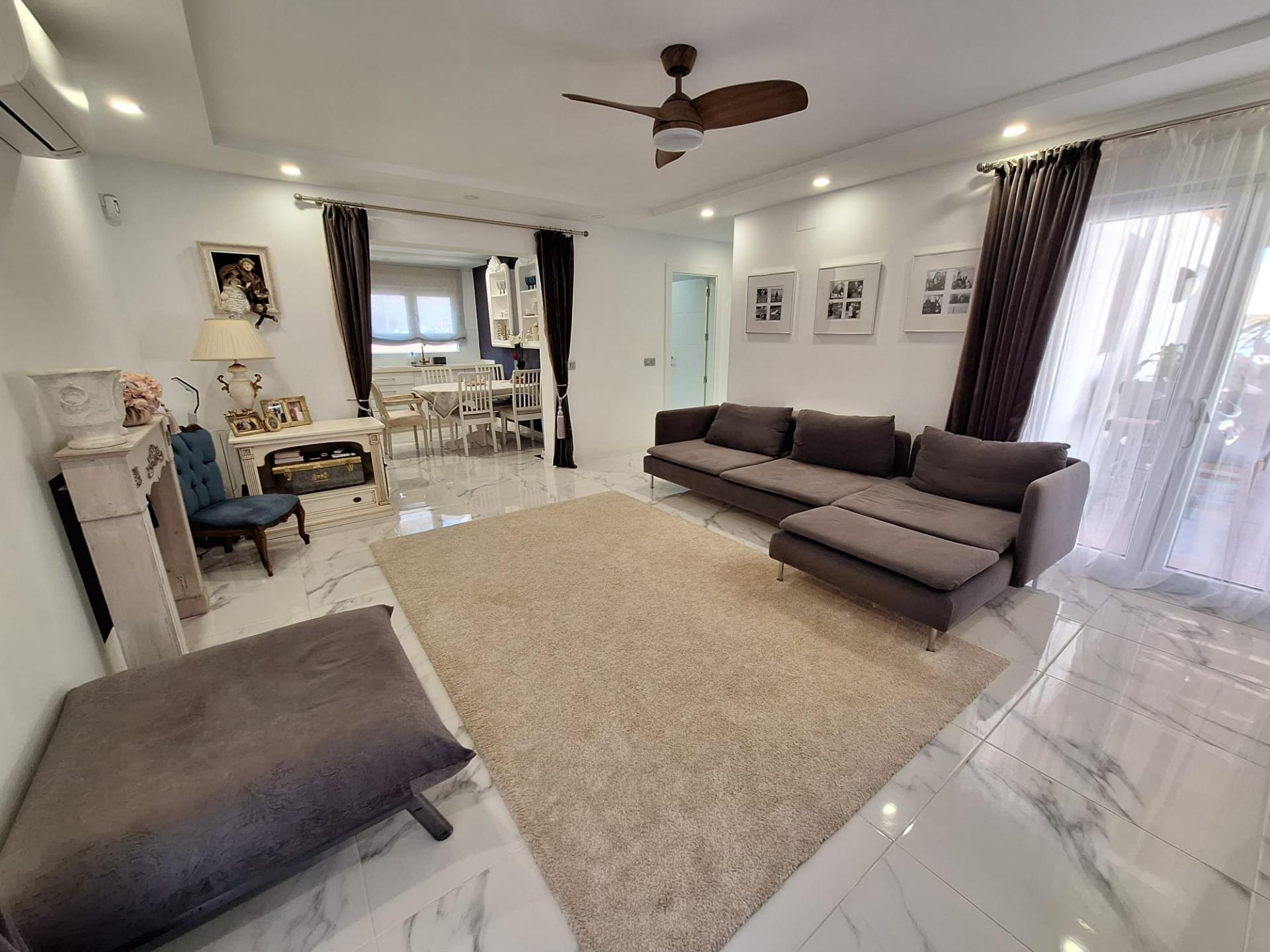 Villa en venta en Pilar De La Horadada