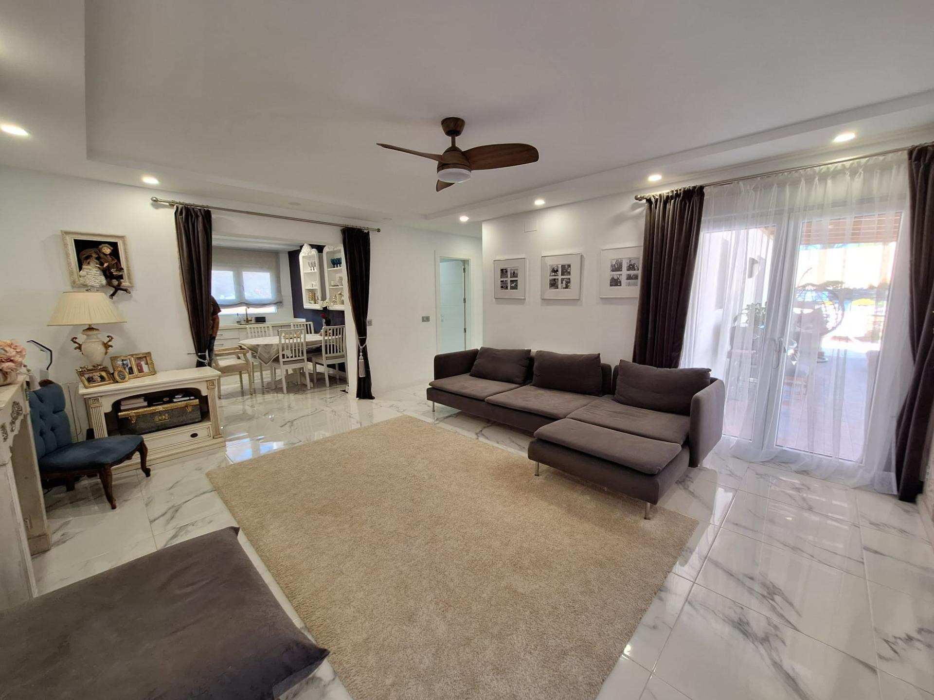 Villa en venta en Pilar De La Horadada