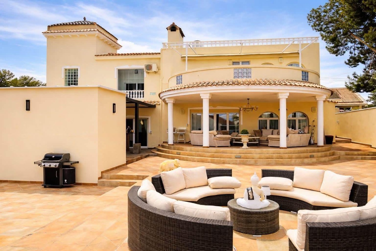 Villa en venta en San Miguel De Salinas