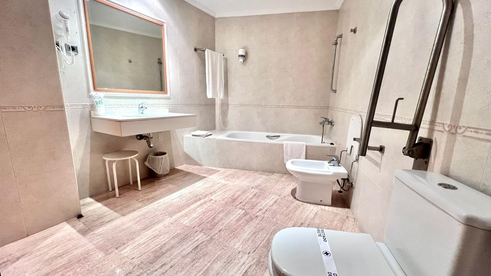 Commercial unit for sale in Los Montesinos, Alicante, Spain