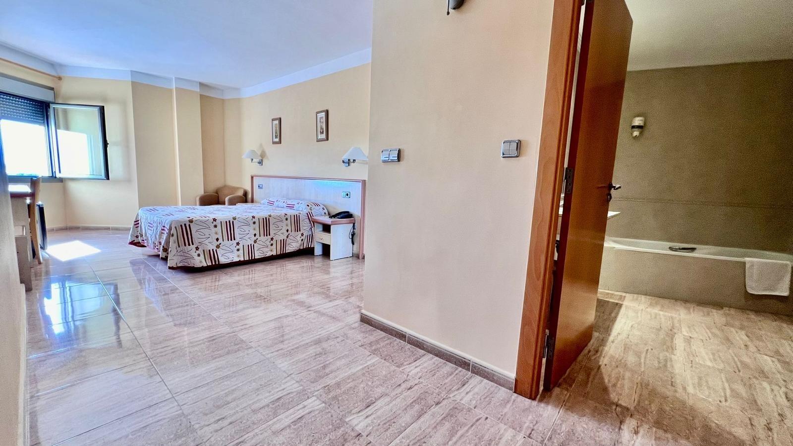 Commercial unit for sale in Los Montesinos, Alicante, Spain