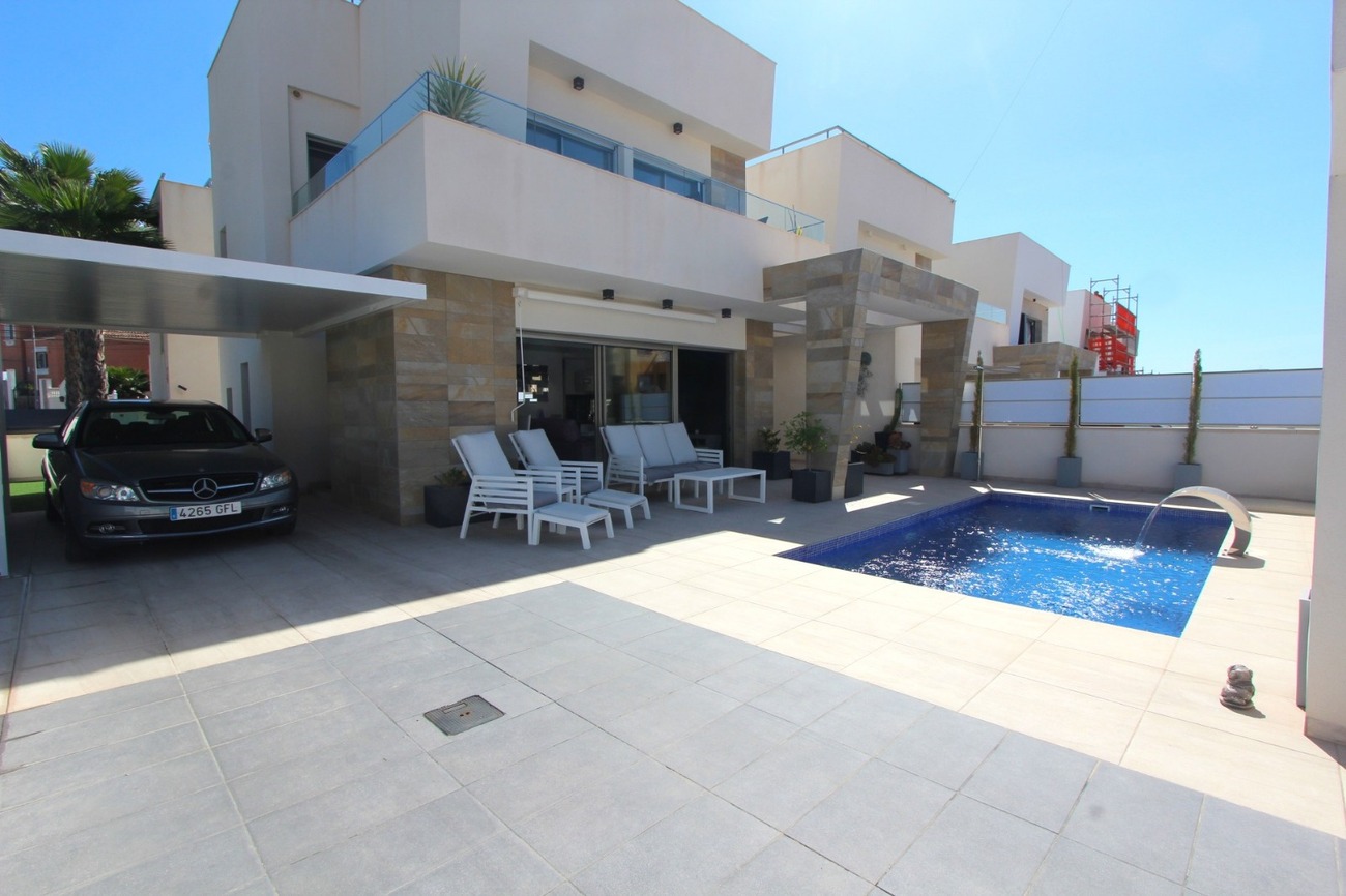 Villa for sale in Villamartin, Alicante, Spain