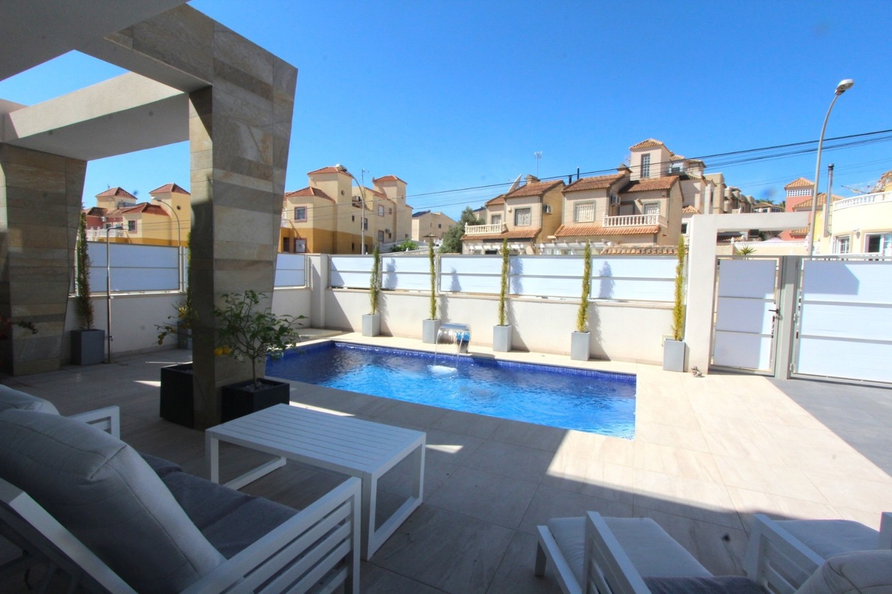 Villa for sale in Villamartin, Alicante, Spain