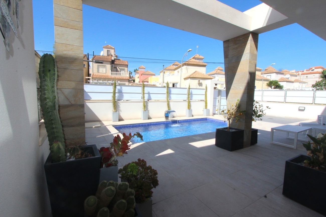 Villa for sale in Villamartin, Alicante, Spain