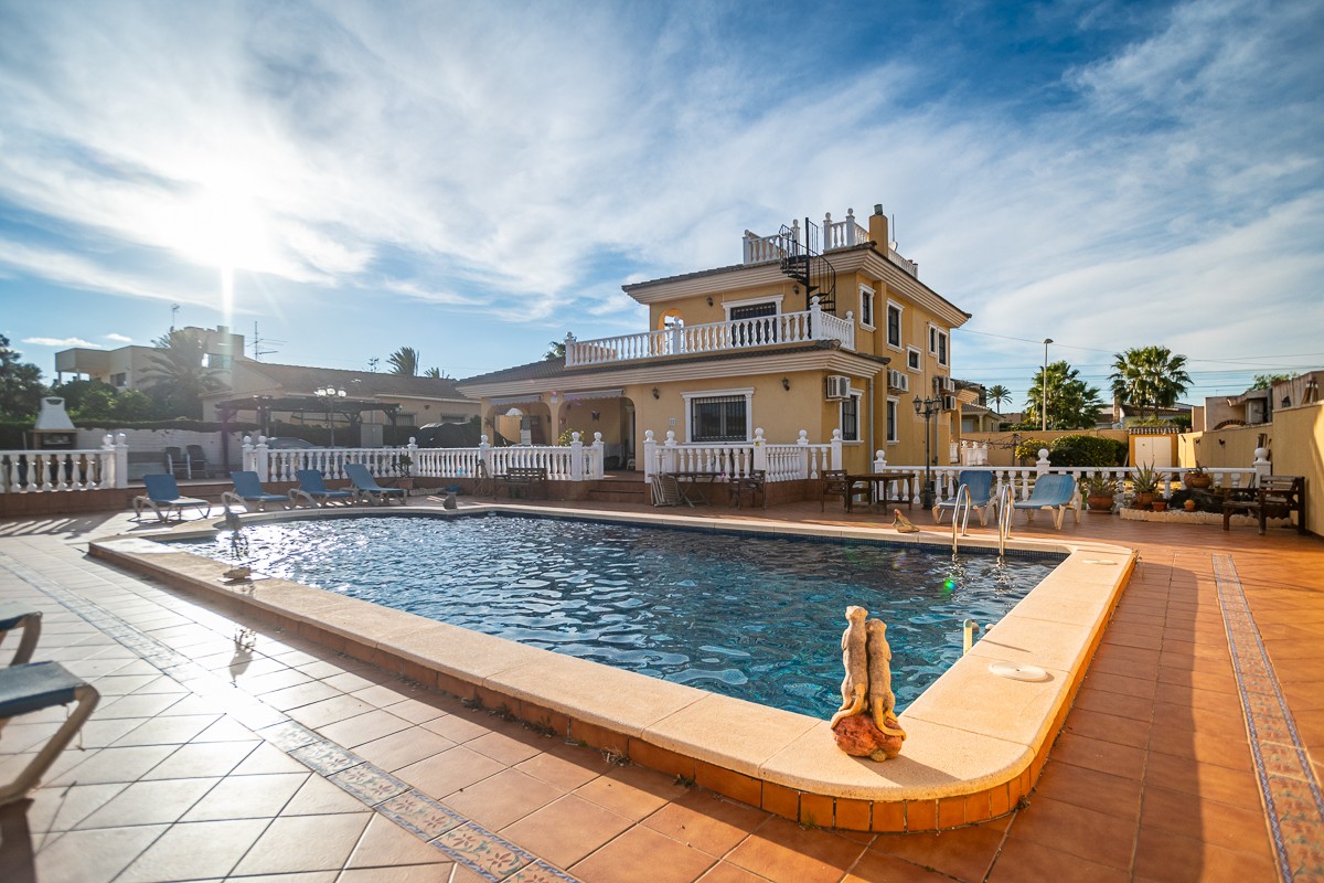 Villa for sale in Torrevieja, Alicante, Spain