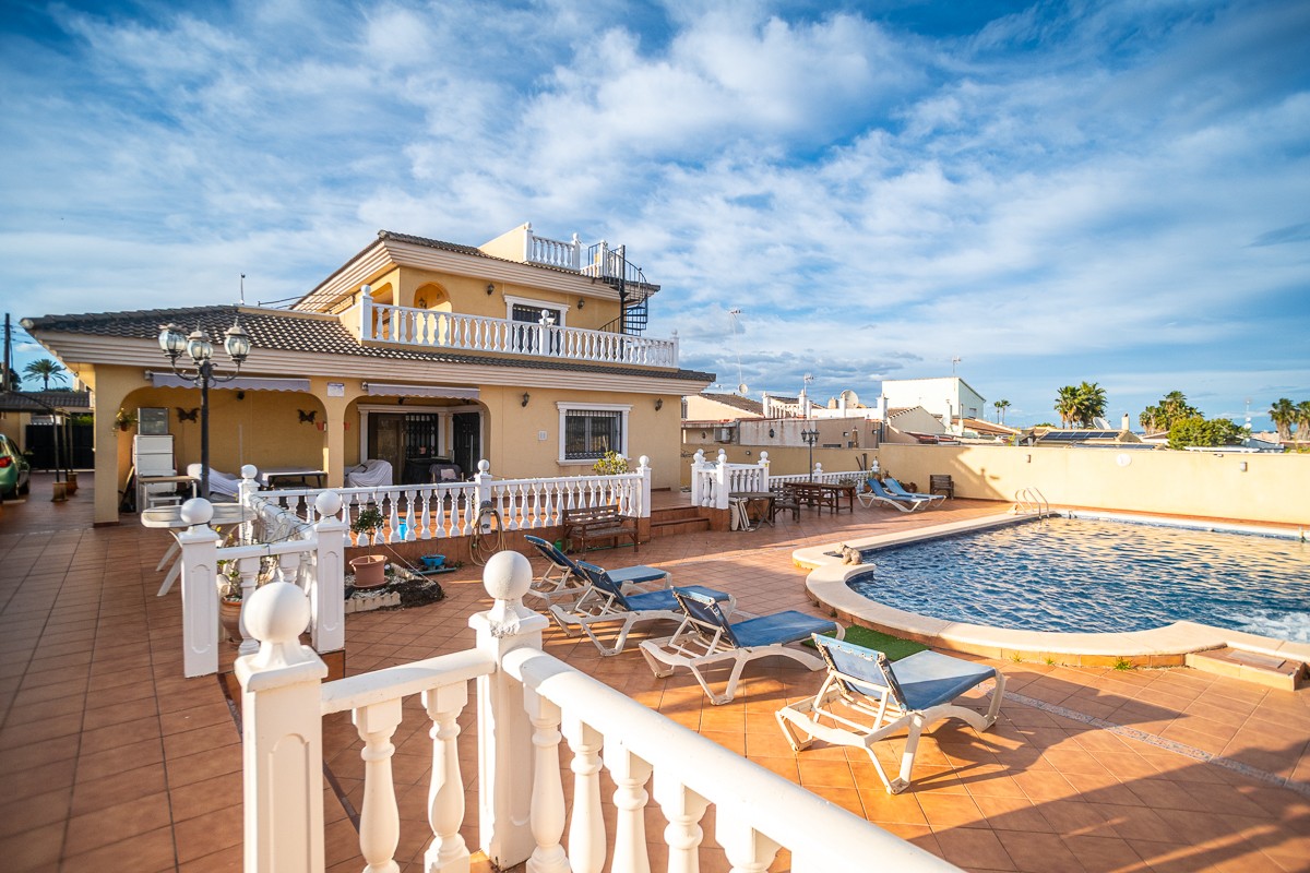 Villa for sale in Torrevieja, Alicante, Spain