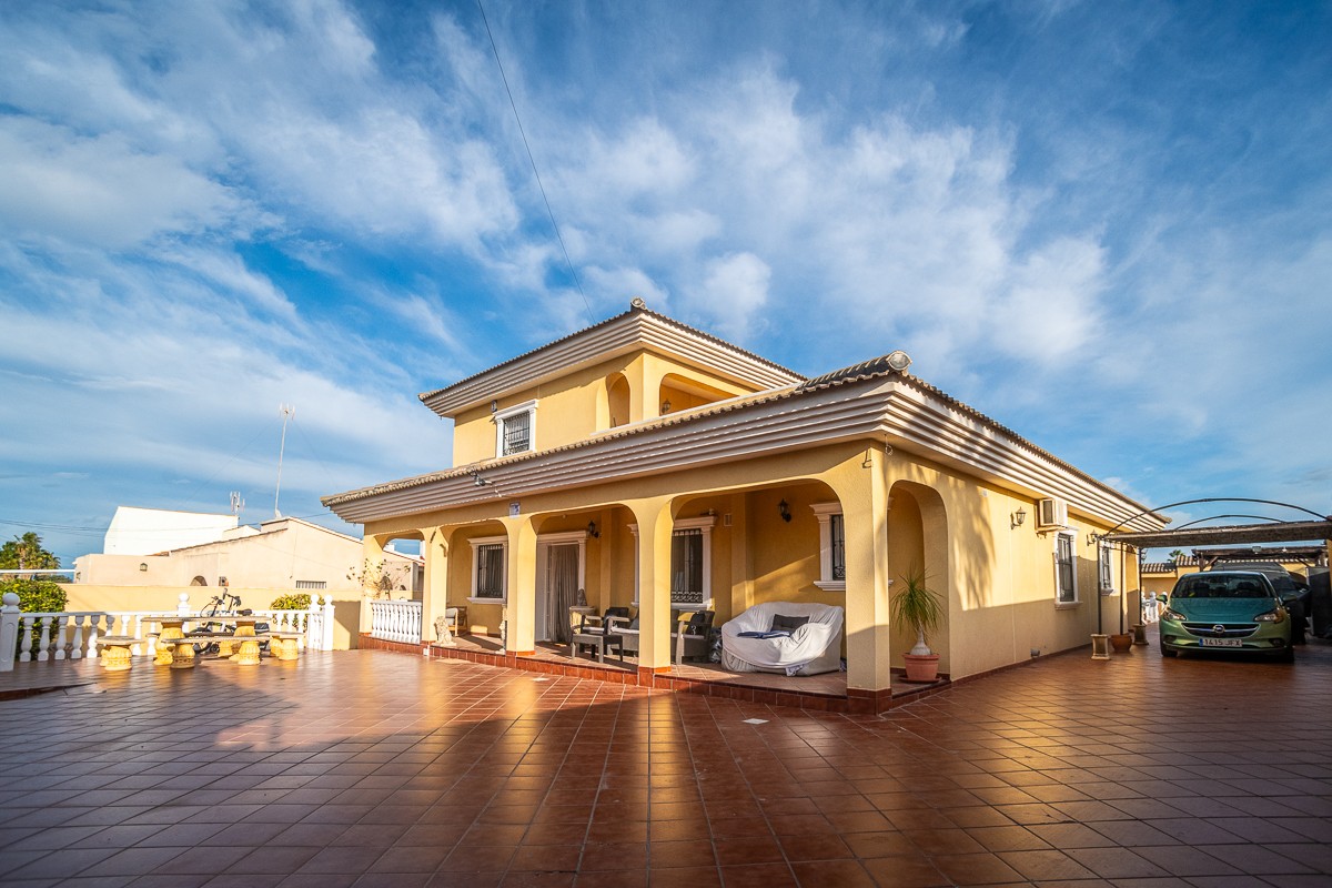 Villa for sale in Torrevieja, Alicante, Spain