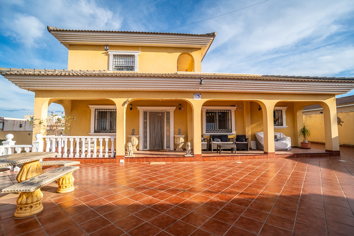 Villa for sale in Torrevieja, Alicante, Spain