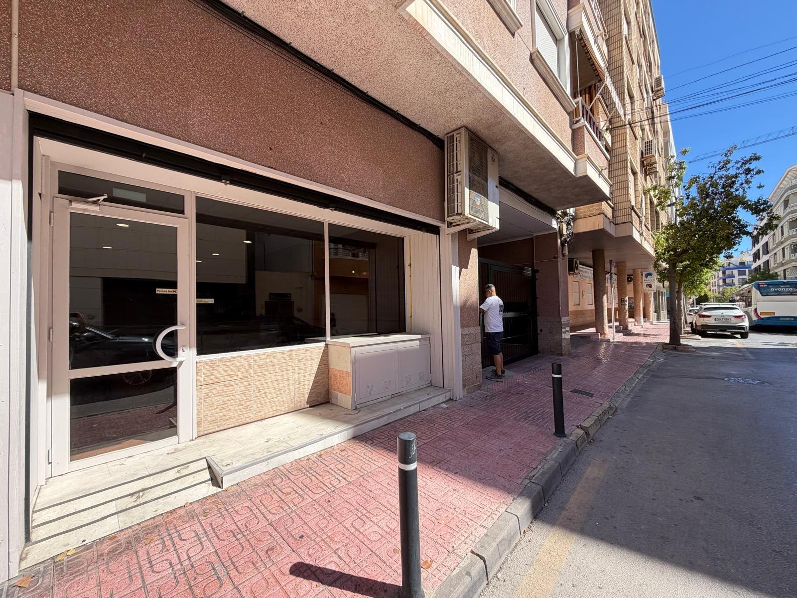 Commercial unit for sale in Torrevieja, Alicante, Spain