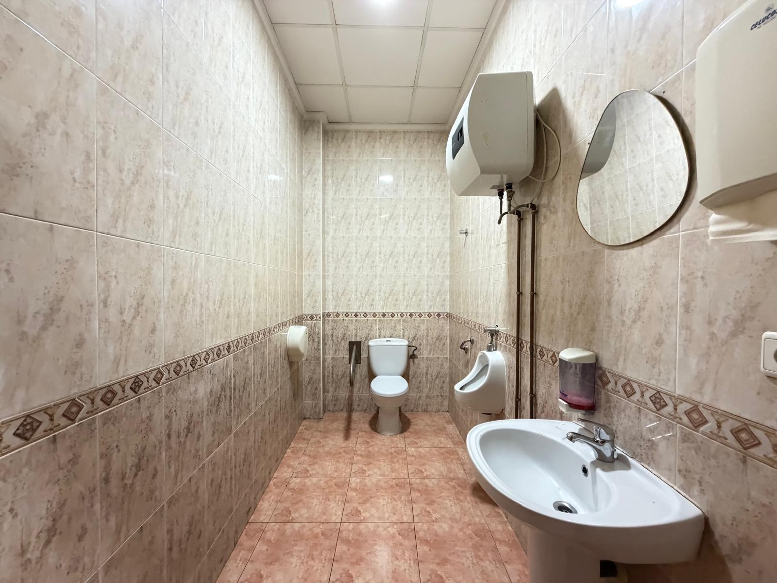 Commercial unit for sale in Torrevieja, Alicante, Spain