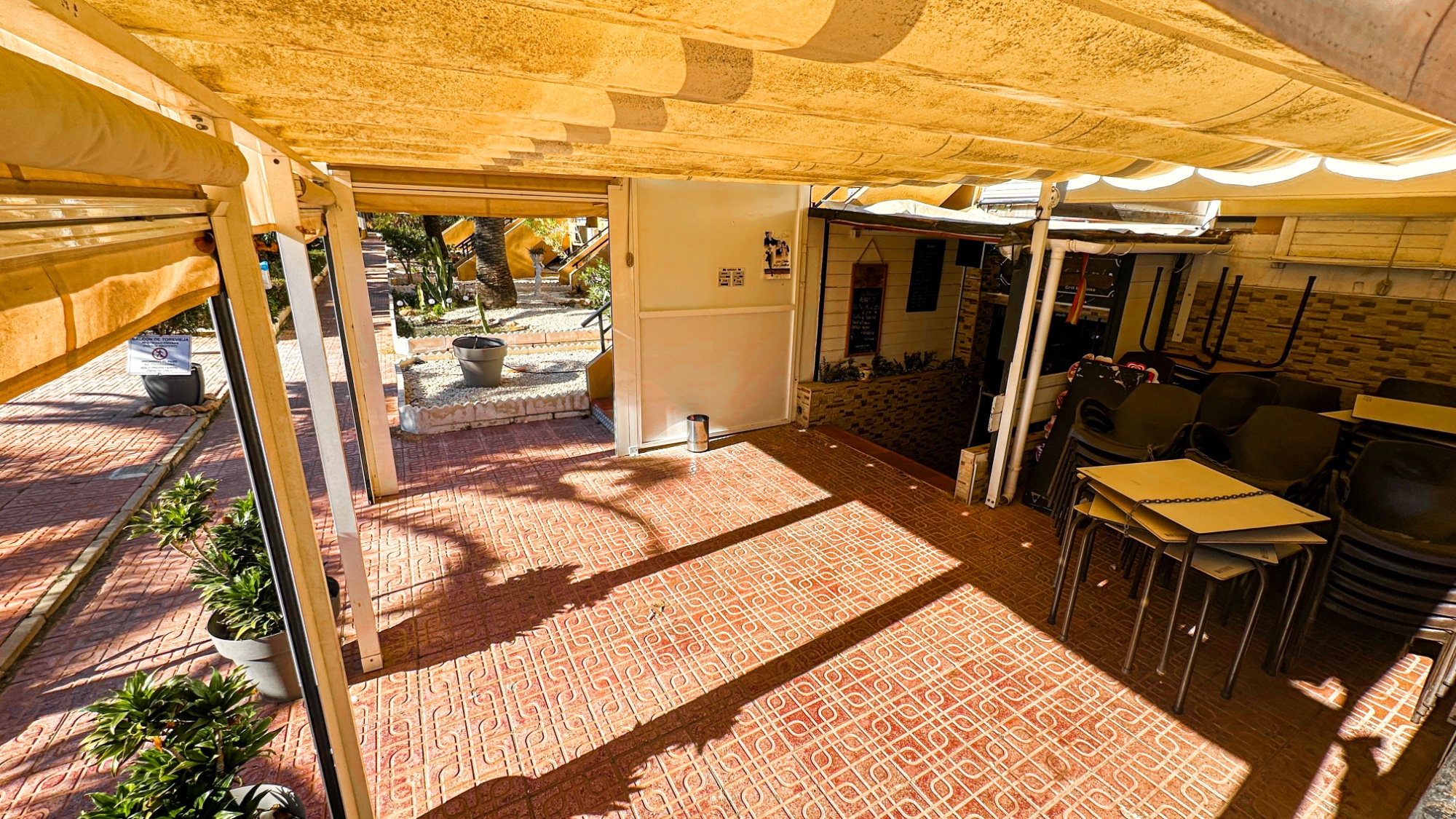 Commercial unit for sale in Torrevieja, Alicante, Spain