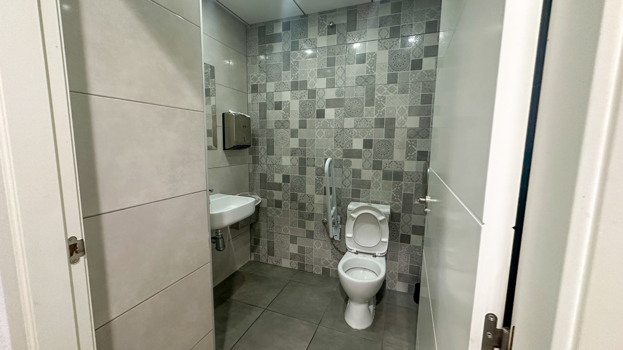Commercial unit for sale in Torrevieja, Alicante, Spain