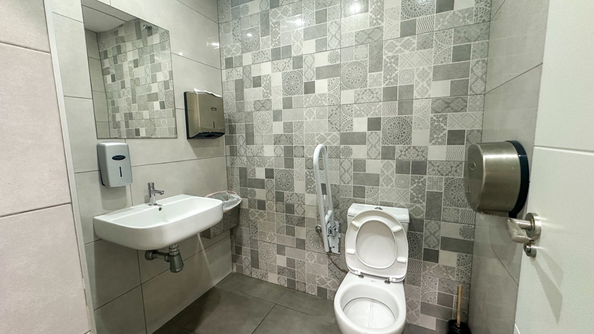 Commercial unit for sale in Torrevieja, Alicante, Spain