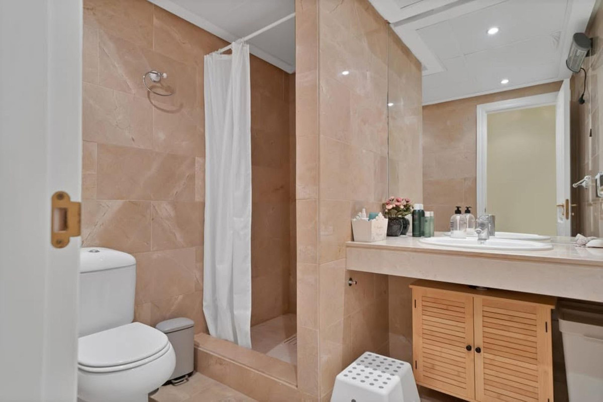 Apartment for sale in La Duquesa, Málaga, Spain